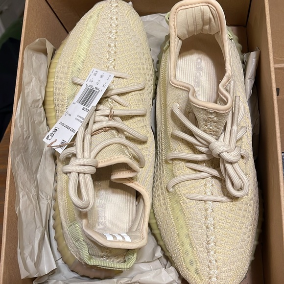 Adidas YEEZY BOOST 350 V2 - Picture 4 of 5